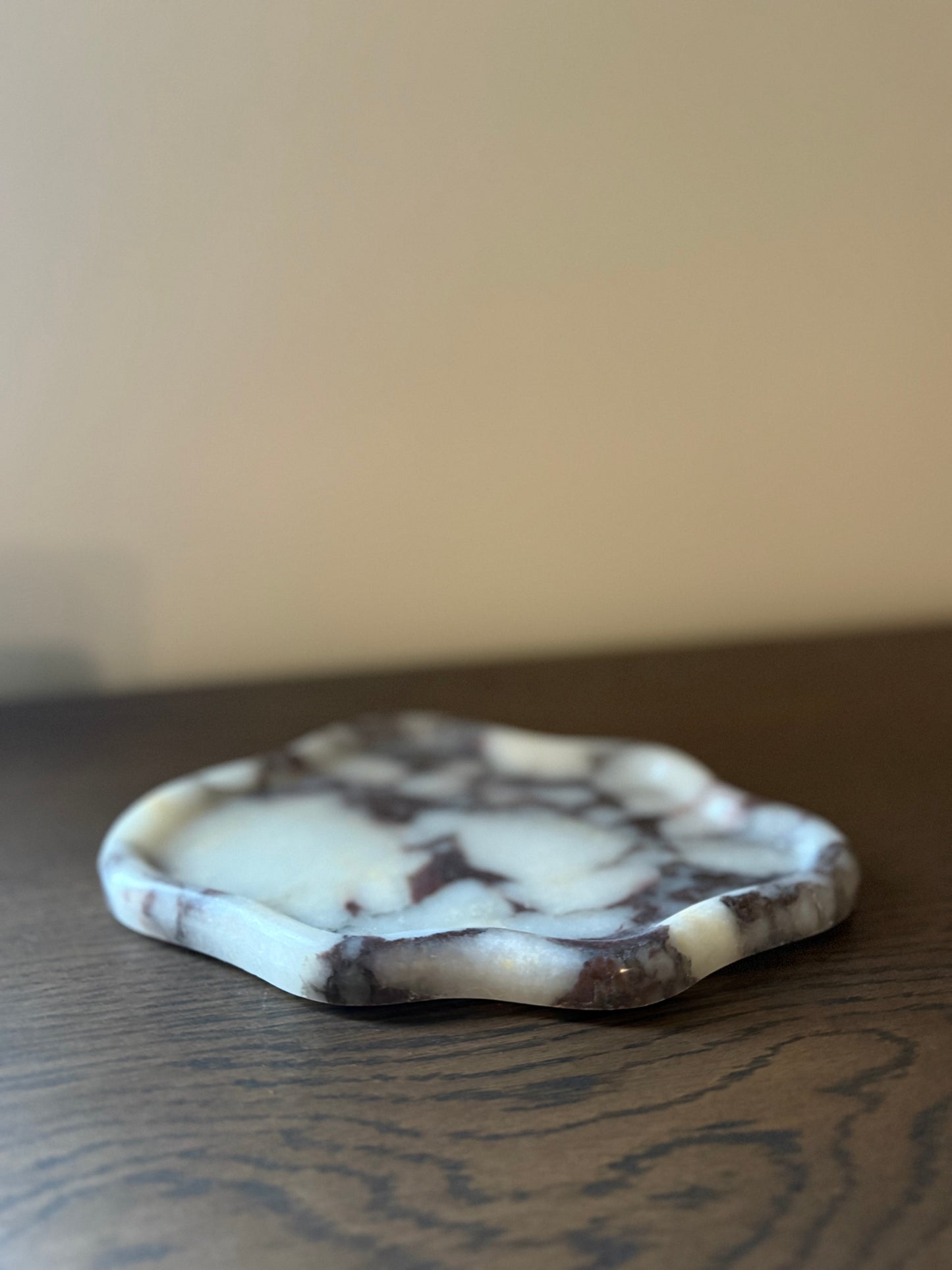 Wavy Calacatta Viola Marble Tray