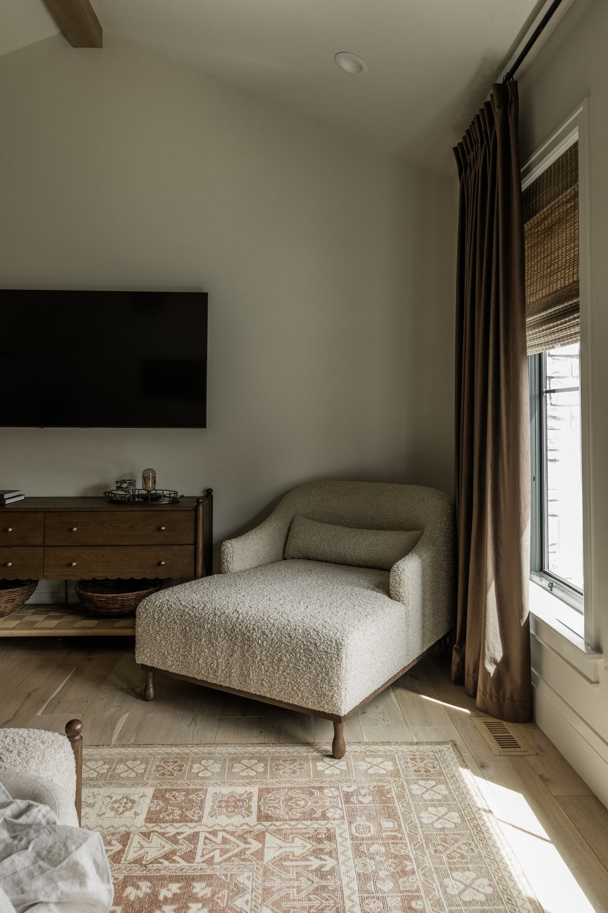 James 4-Drawer Oak Dresser